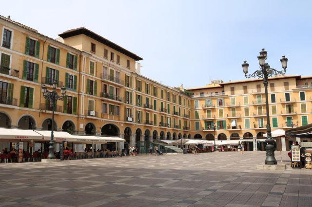 Plaza Mayor, Palma de Mallorca - Photo Credit: Nicole Pankalla